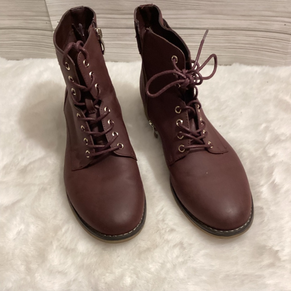 Women's Burgundy Lace-Up Boots